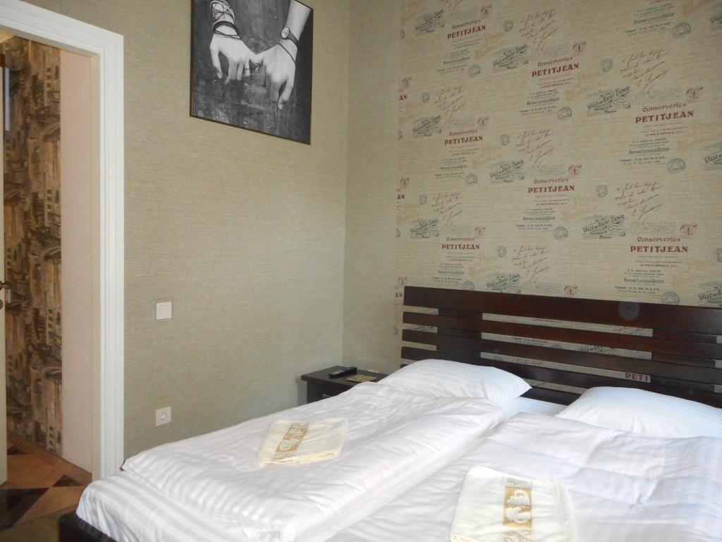 Hostel Q ,15 Хв До Жд Вокзалу Lviv Extérieur photo